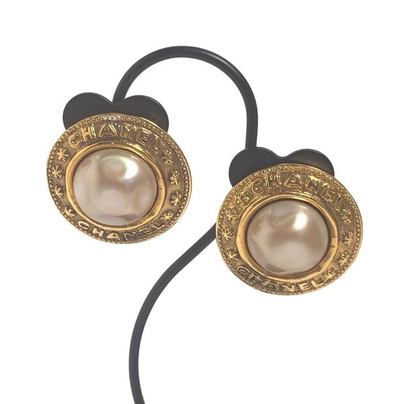 CHANEL Gold Pearl Earrings - Picture 3 of 6
